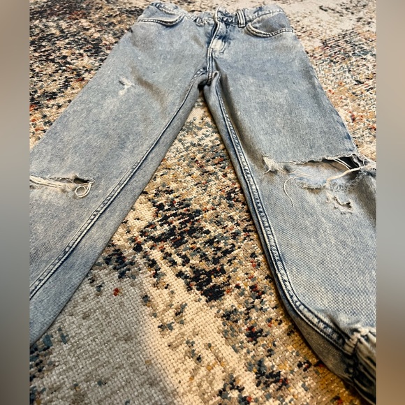 Girls H&M ripped jogger jeans - Picture 2 of 9